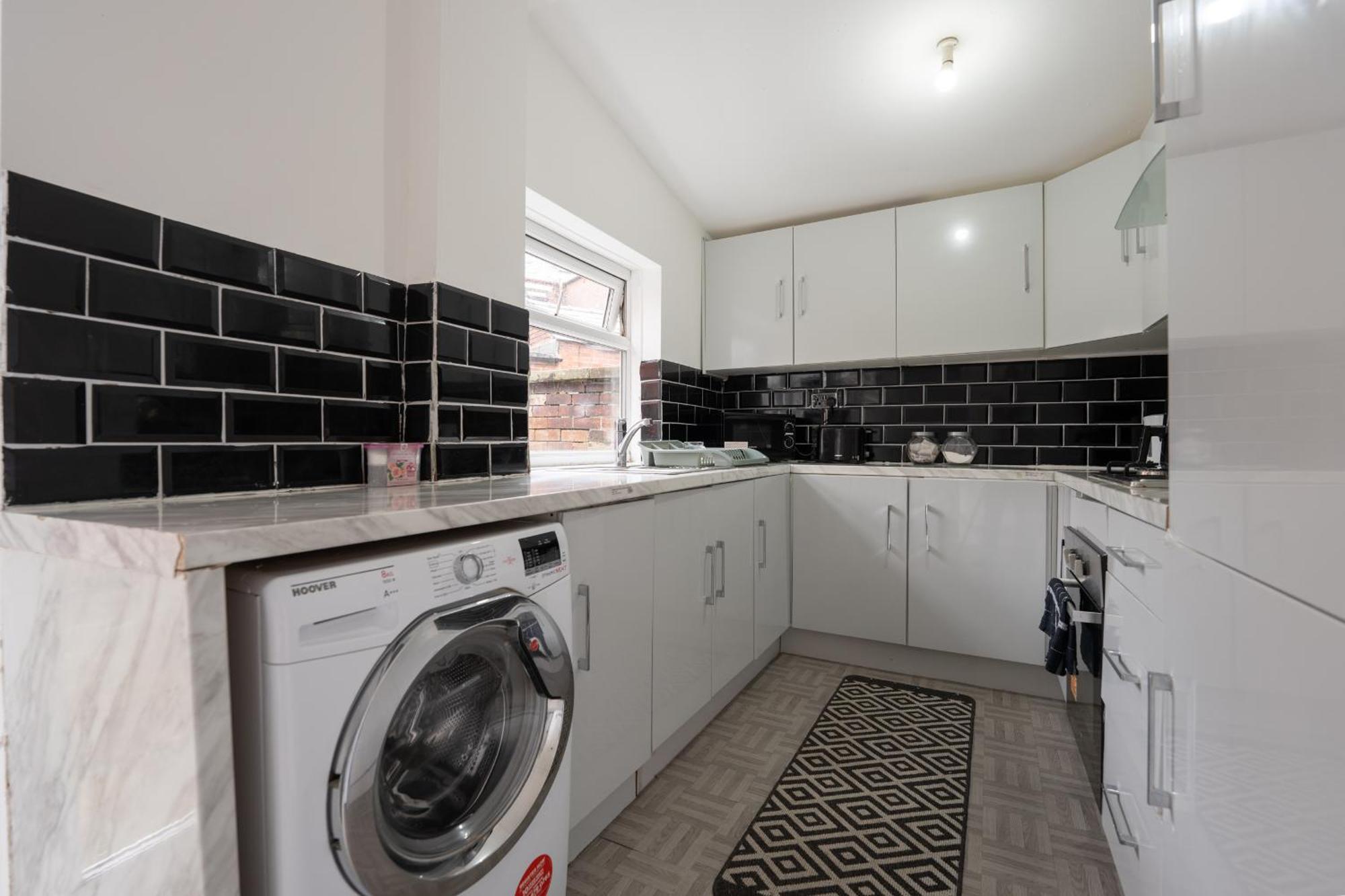 Spacious 5 Bedroom House *