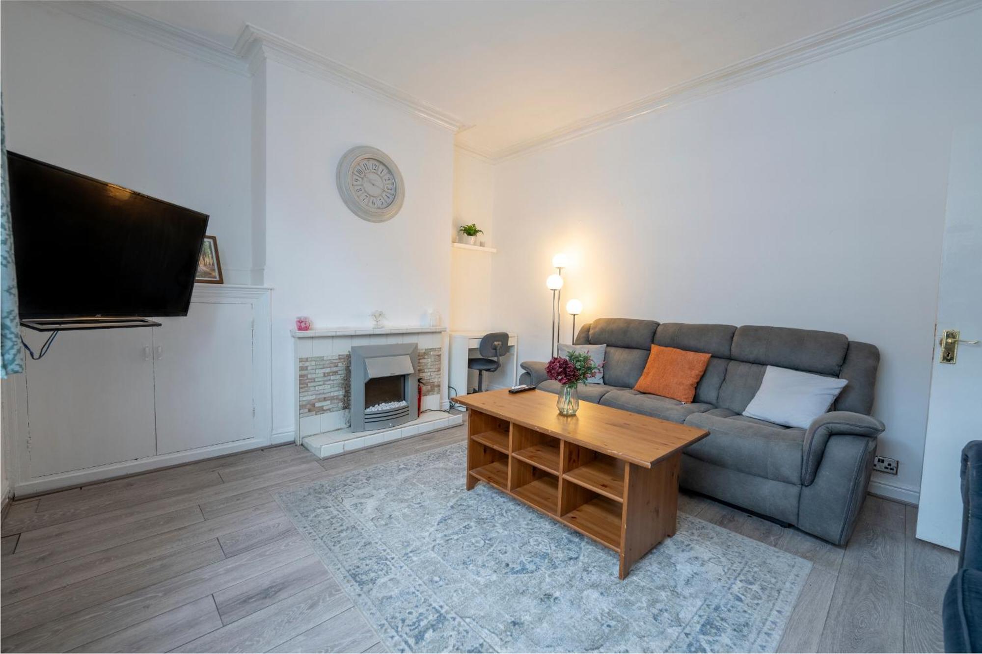Apartment Spacious 5 Bedroom House *