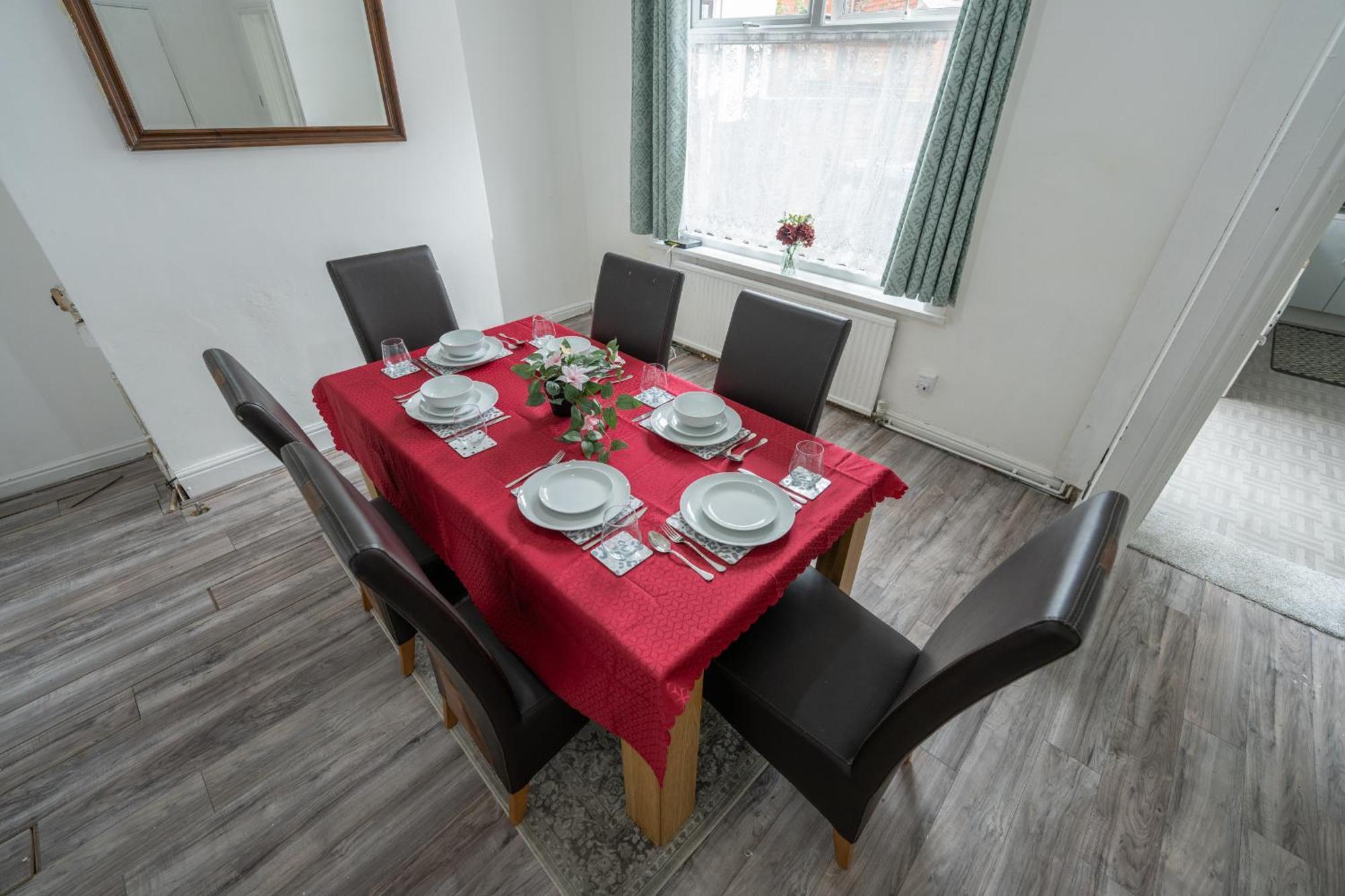 Spacious 5 Bedroom House *
